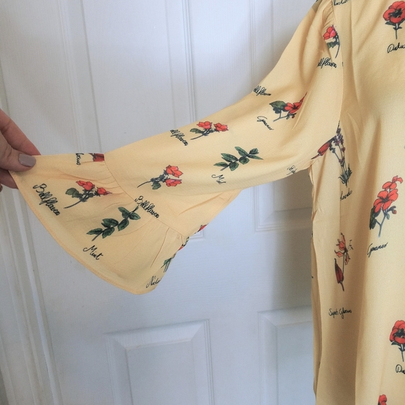 Christy & Co. USA Flower Name Blouse - Picture 5 of 9